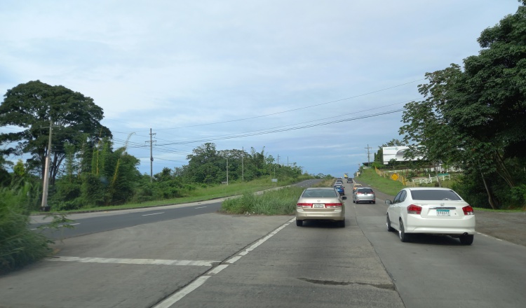 El mal estado de la carretera es evidente en algunos tramos. Archivo