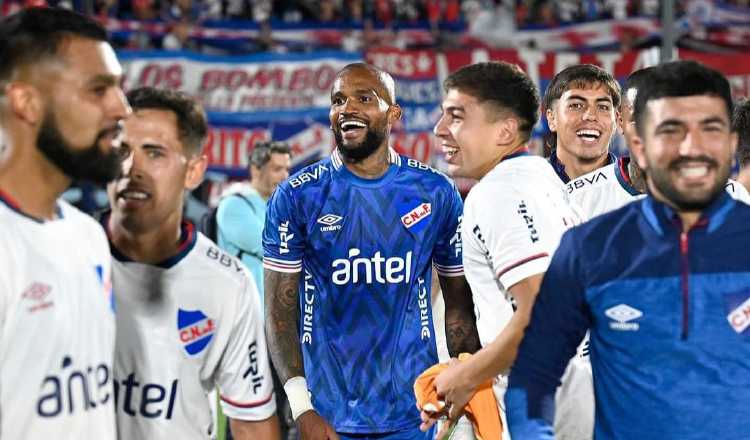 El portero panameño Luis "Manota" Mejía jugó los 90 minutos el partido con Nacional de Uruguay. Foto: Twitter 