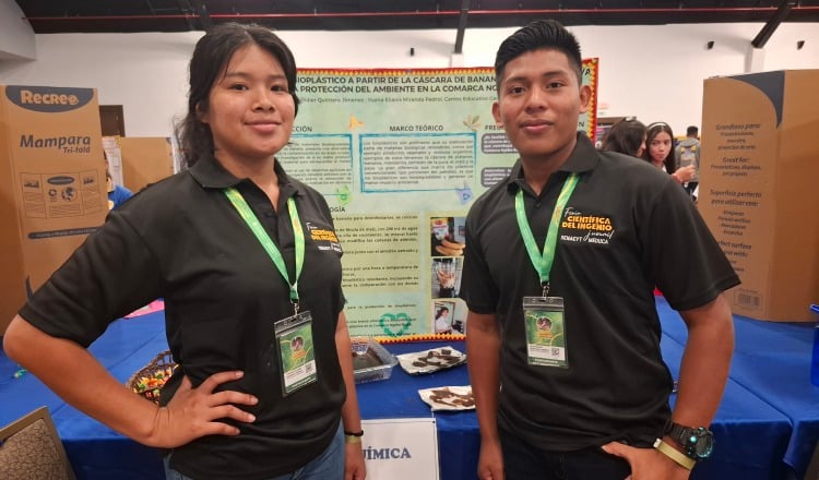 Los estudiantes Yoana Miranda y Alvin  Quintero presentaron el proyecto en la feria científica del Ingenio Juvenil. 