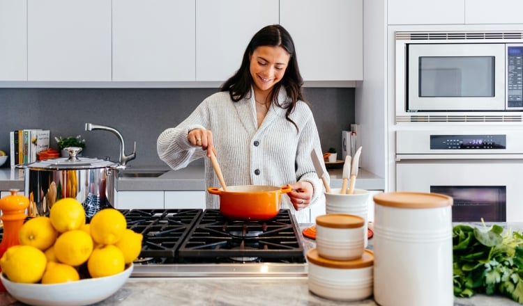 La comida  se debe preparar en una ambiente  higienizado. EFE