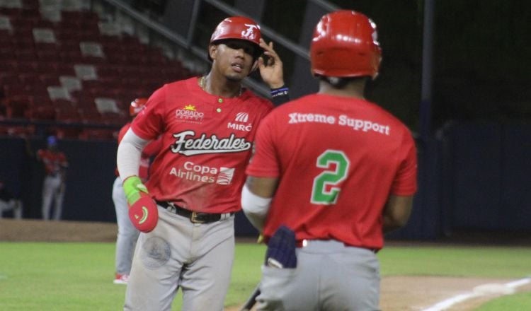 El equipo Federales de Chiriquí ganó los dos juegos ante Águilas Metropolitanas para tomar el liderato del torneo. Foto: Probeis