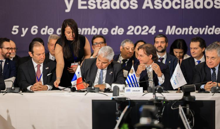 Mulino firmó la integración al Mercosur en Montevideo, Uruguay. Cortesía