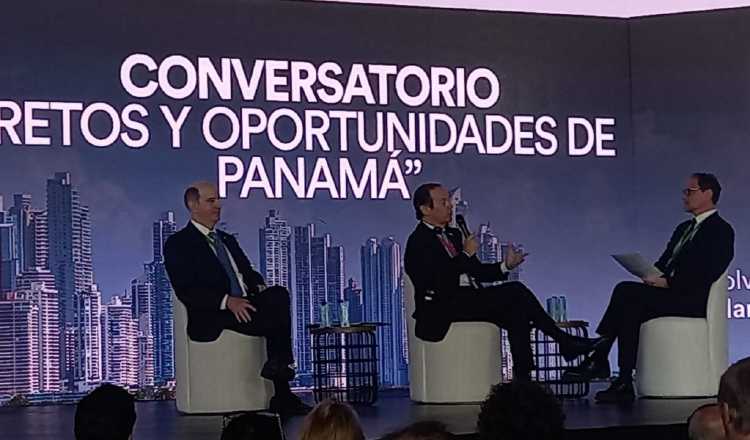 Felipe Chapman y Javier Martínez-Acha en un conversatorio sobre las oportunidades de Panamá.  Francisco Paz