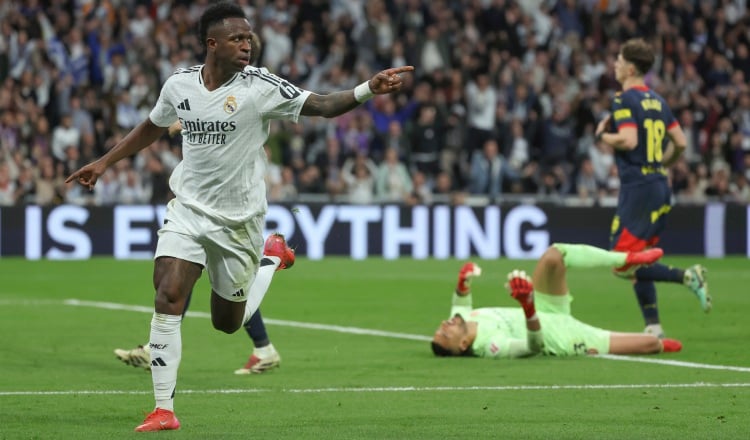 El delantero brasileño Vinicius Junior festeja el segundo gol del Real Madrid. Foto: EFE