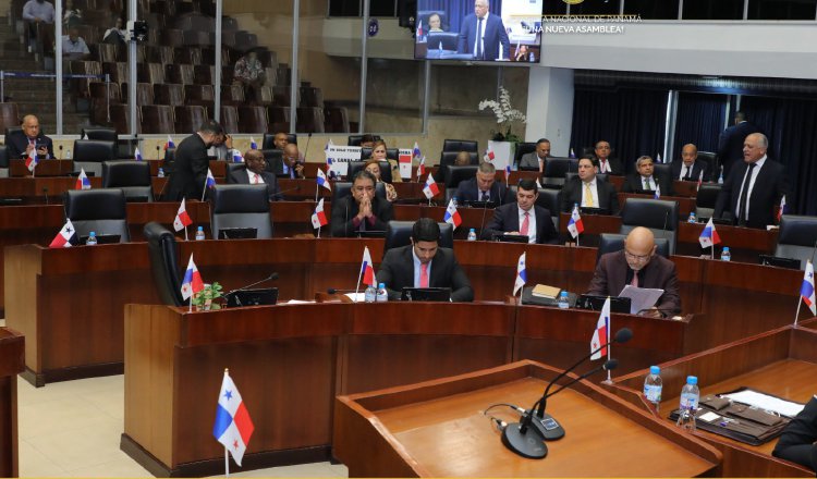 El Pleno de la Asamblea sesionó en horas del mediodía y solo demoró un poco más de una hora. cortesía