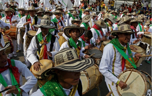 Se lucieron con coloridos vestuarios. Foto: EFE.