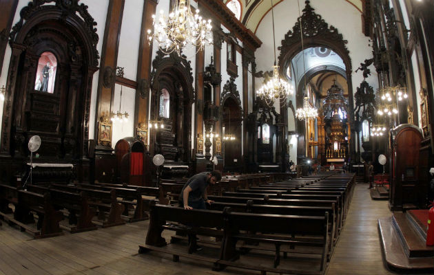 El ataque ocurrió justo al término de la misa de mediodía dentro de la Catedral Metropolitana de Campinas en Brasil. EFE