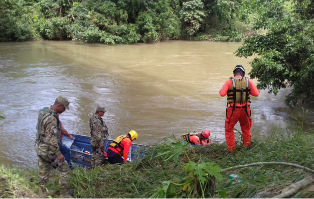 Los cuerpos fueron arrastrados a causa de la cabeza de agua. 