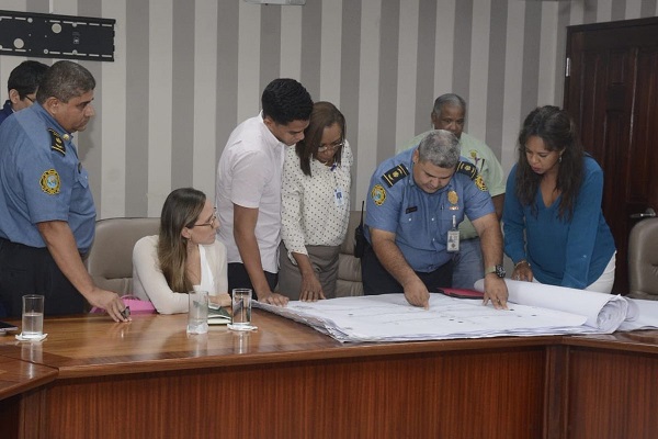 Reunión busca solución para emergencias en Calle Uruguay. 