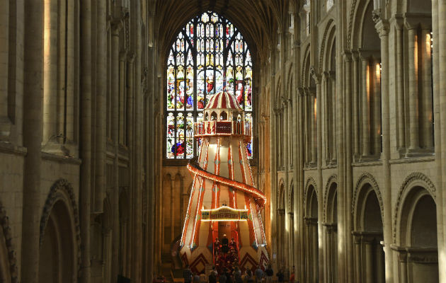 La Catedral de Norwich instaló temporalmente un tobogán para despertar el interés en la iglesia anglicana. Foto/ Joe Giddens/Press Association, vÍa Associated Press.