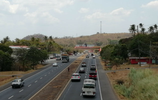 Los sujetos armados transitaban por la vía Interamericana. Foto: Archivo/Ilustrativa.