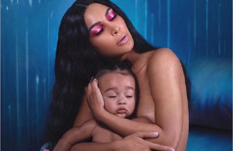 Chicago West, hija de Kim Kardashian, ya hizo su debut como modelo de KKW Beauty. Foto: Instagram