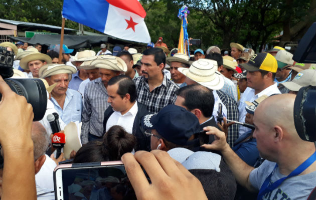 Los productores en Azuero piden la remoción de las autoridades relacionadas con el sector agropecuario. Foto: Thays Domínguez. 