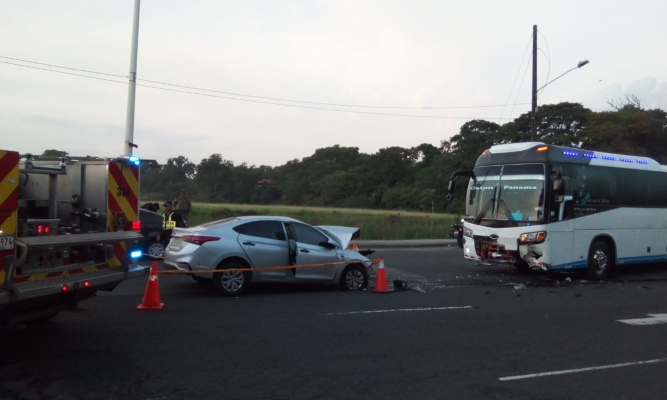 Lamentablemente una fémina perdió la vida y se convirtió en la víctima número ocho por accidente de tránsito en la Costa Atlántica. Foto/Diómedes Sánchez