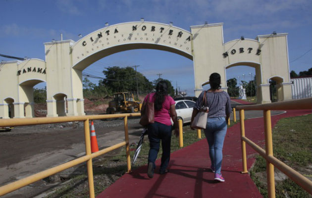 Además de los cuatro carriles se estipularon espacios  para la convivencia familiar, como ciclovías y áreas para caminar. Víctor Arosemena