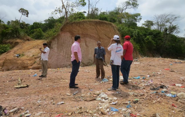 Lugareños señalan que la basura es arrojada sin ningún tipo de tratamiento.