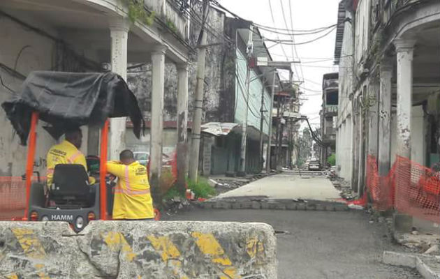 Trabajos que se realizan en vías de la provincia de Colón. 