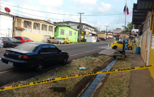 El menor fue atacado en la entrada.principal de esta comunidad. Foto: Diómedes Sánchez.