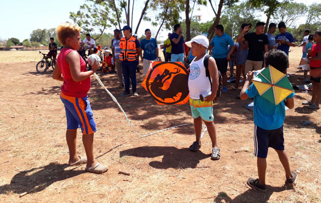 El encuentro fue apoyado por la Asociacion de Amigos de Cometas y Panderos de Azuero, quienes se encargaron del juzgamiento de las cometas participantes. Foto/Thays Domínguez