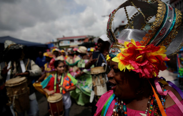 Danzantes participan en la onceava edición del festival de diablos y congos este sábado, en Portobelo (Panamá). Foto/EFE