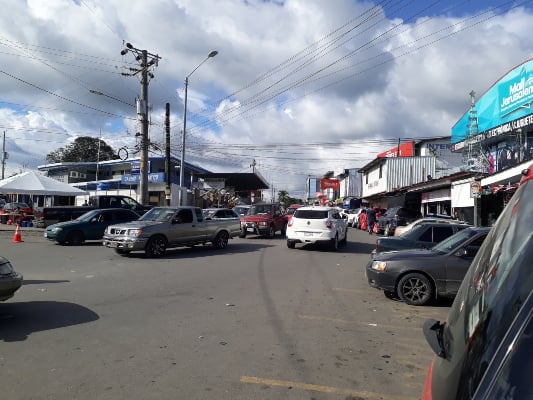 Se han dado dos casos en que las familias desesperadas por el supuesto secuestro de un familiar han entregado autos los cuales son trasladados presuntamente a territorio costarricense. Foto/José Vásquez