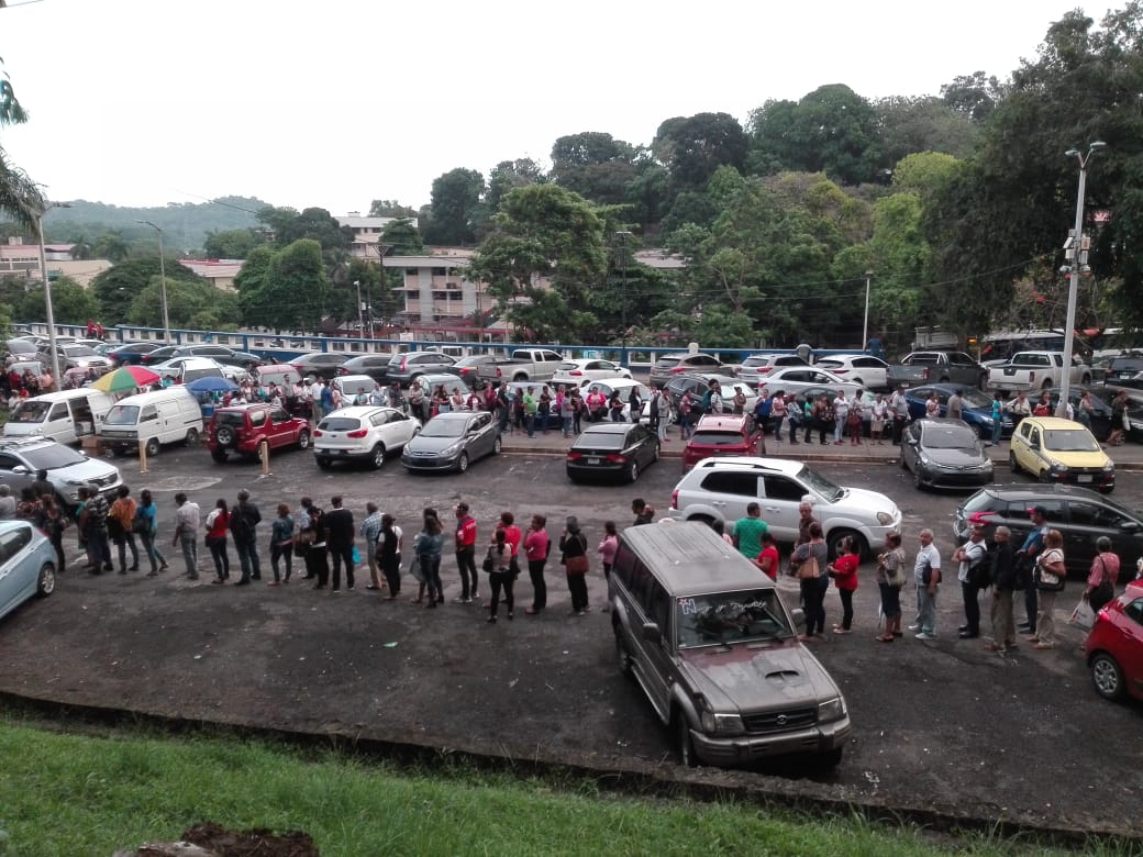 El viacrucis por un cupo para cita de especialidad médica en la Caja de Seguro Social. Foto: Panamá América.