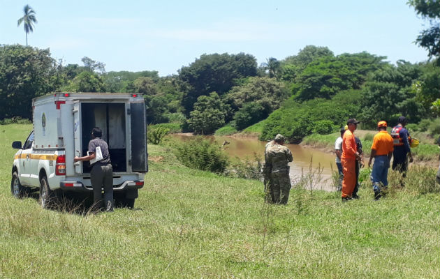 El cadáver fue trasladado a la Morgue Judicial de Aguadulce. Foto: Thays Domínguez. 