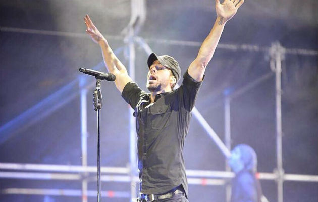 Enrique Iglesias. 