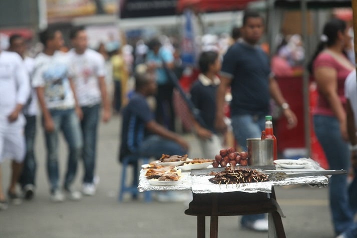 Una comida en mal estado puede traer serias consecuencias a su salud en pleno desfile patrio. /Foto: Archivo