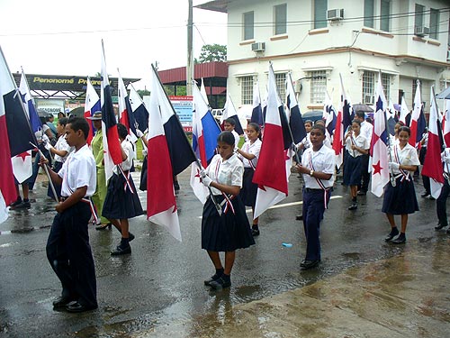 Lluvia No Empañó Tributo A La Bandera Panamá América 