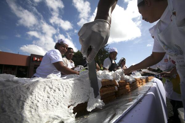 Nicaragua bate récord Guinness con el pastel de frutas más largo | Panamá  América