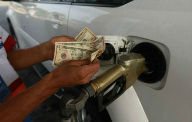 Ajuste su bolsillo; gasolina de 95 y 91 octanos subirán 10 y 8 centavos. Foto / Archivo.