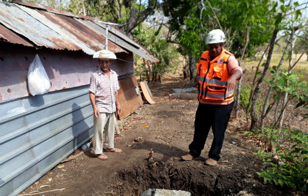 La precaria vivienda fue inspeccionada por el Sinaproc. Foto: Thays Domínguez. 