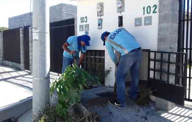 Los cortes de agua a los morosos se extenderá hasta finales de enero. Foto/Mayra Madrid