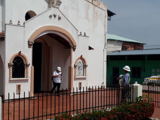 No hay riesgos inmediatos o necesidad de clausurar la iglesia, pero se hace necesario ordenar las reparaciones para evitar un mayor deterioro. Foto/Thays Dominguez