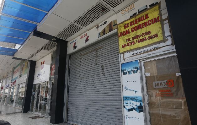 Mudanzas: Algunas tiendas comerciales anuncian haberse mudado a otros locales más pequeños.