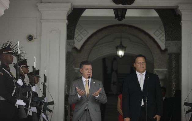 Los presidentes de Colombia, Juan Manuel Santos, y Panamá, Juan Carlos Varela, ya se han realizado visitas mutuas, principalmente, para resolver diferencias comerciales entre ambas naciones.  / Archivo