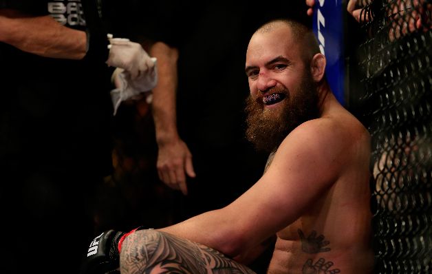 Travis Browne está muy orgulloso del éxito de su nueva pareja. 