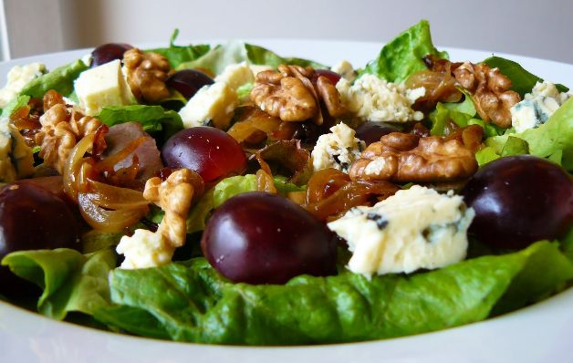 Ensalada de uvas, nueces y miel 