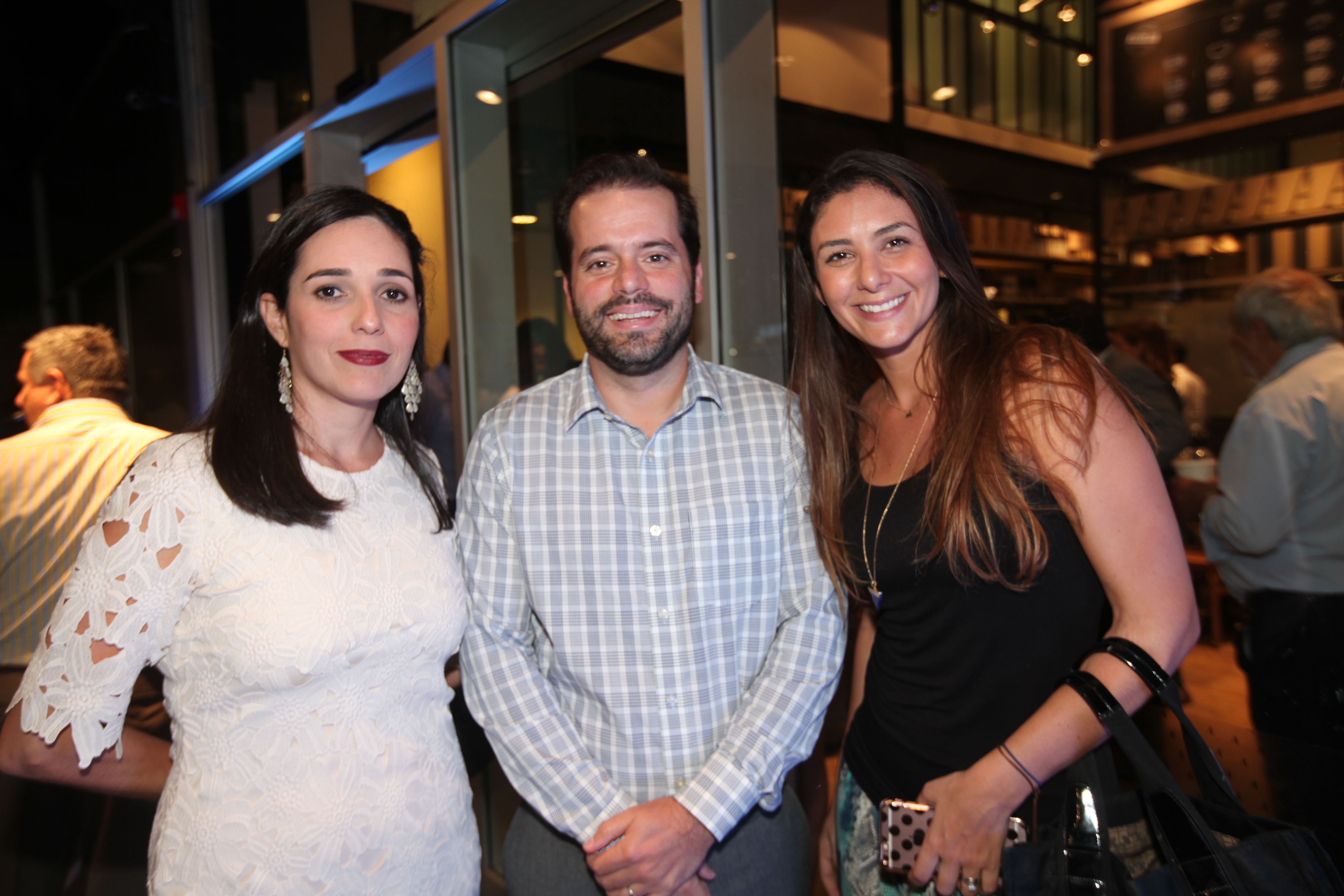 3. Roja Bacejicoci,  Juan Borrell y Carol Valbuena. 