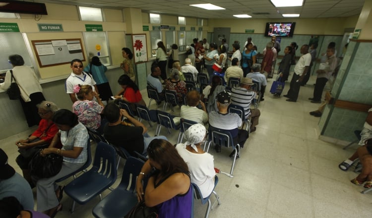 Cifras oficiales mostraban al 2014 que en el país existían 633 habitantes por cada médico en las instituciones de salud pública. /Foto Archivo