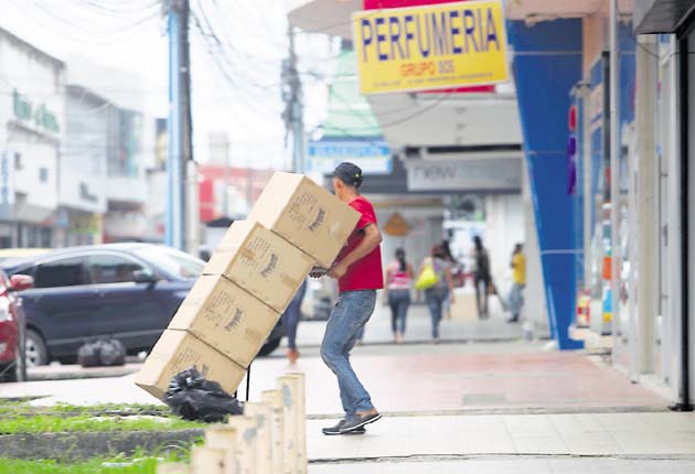 Colombia aplicó desde 2012 un arancel del 10% y un cargo de $5 por cada contenedor a las reexportaciones de calzados y textiles de la Zona Libre de Colón. /Foto Archivo