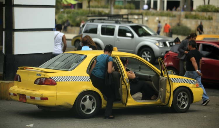 Taxistas también han sido víctimas de los delincuentes mientras trabajan. /Foto Archivo