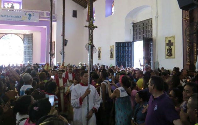 Misa en la Iglesia. Foto: Delfia Cortez