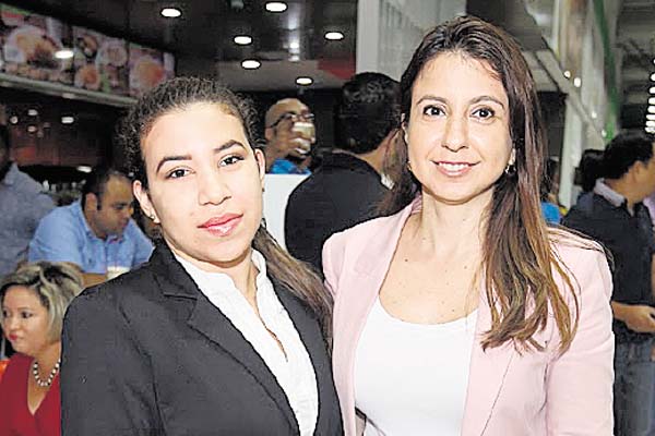 7. Blanca Henríquez y Judith Henríquez.