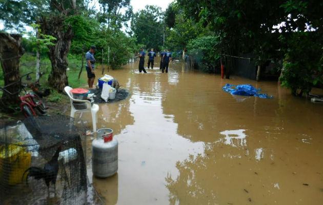 Se registran más inundaciones por desborde de ríos en Los Santos