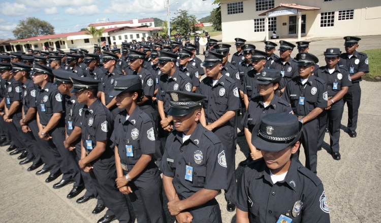 Son 77 mil uniformes para 18 mil unidades de la Policía Nacional. /Foto Archivo