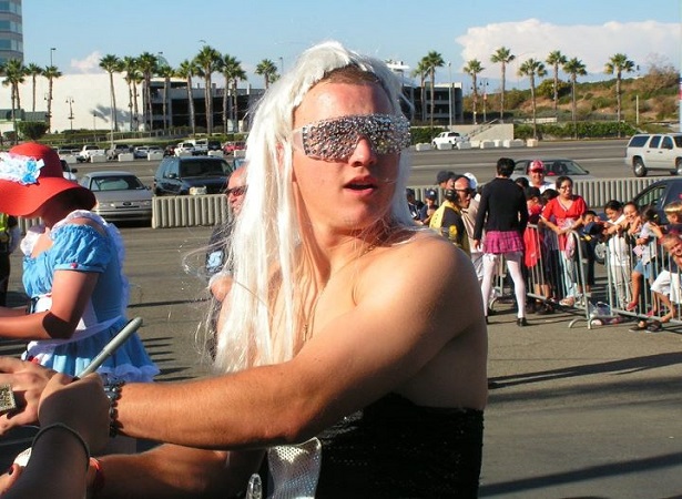 Mike Trout, de los Angelinos de Los Angeles, se vistió como Lady Gaga.
