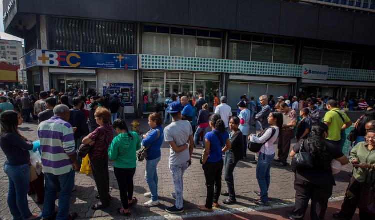 El presidente de Venezuela, Nicolás Maduro, celebró la llegada de un nuevo cargamento de los billetes del nuevo cono monetario. /Foto EFE