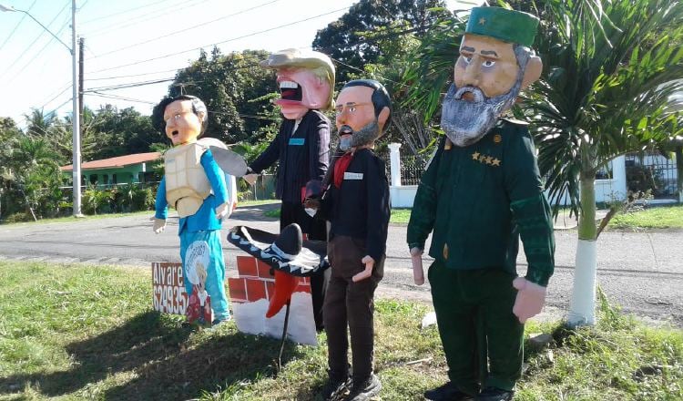 El mandatario Varela, seguido por el presidente electo, Donald Trump, Negan y Fidel Castro. /Foto Eric Ariel Montenegro